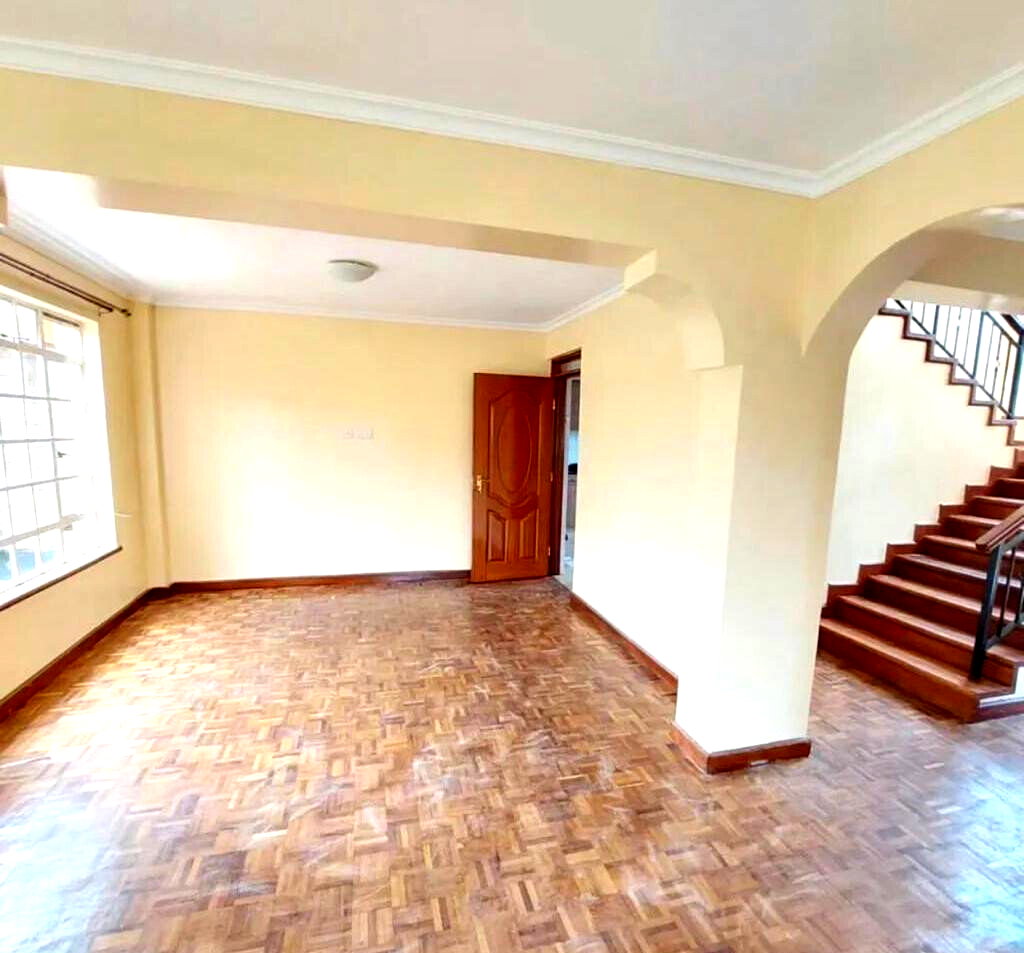 Corner 4BR Townhouse with Fireplace & DSQ - Runda