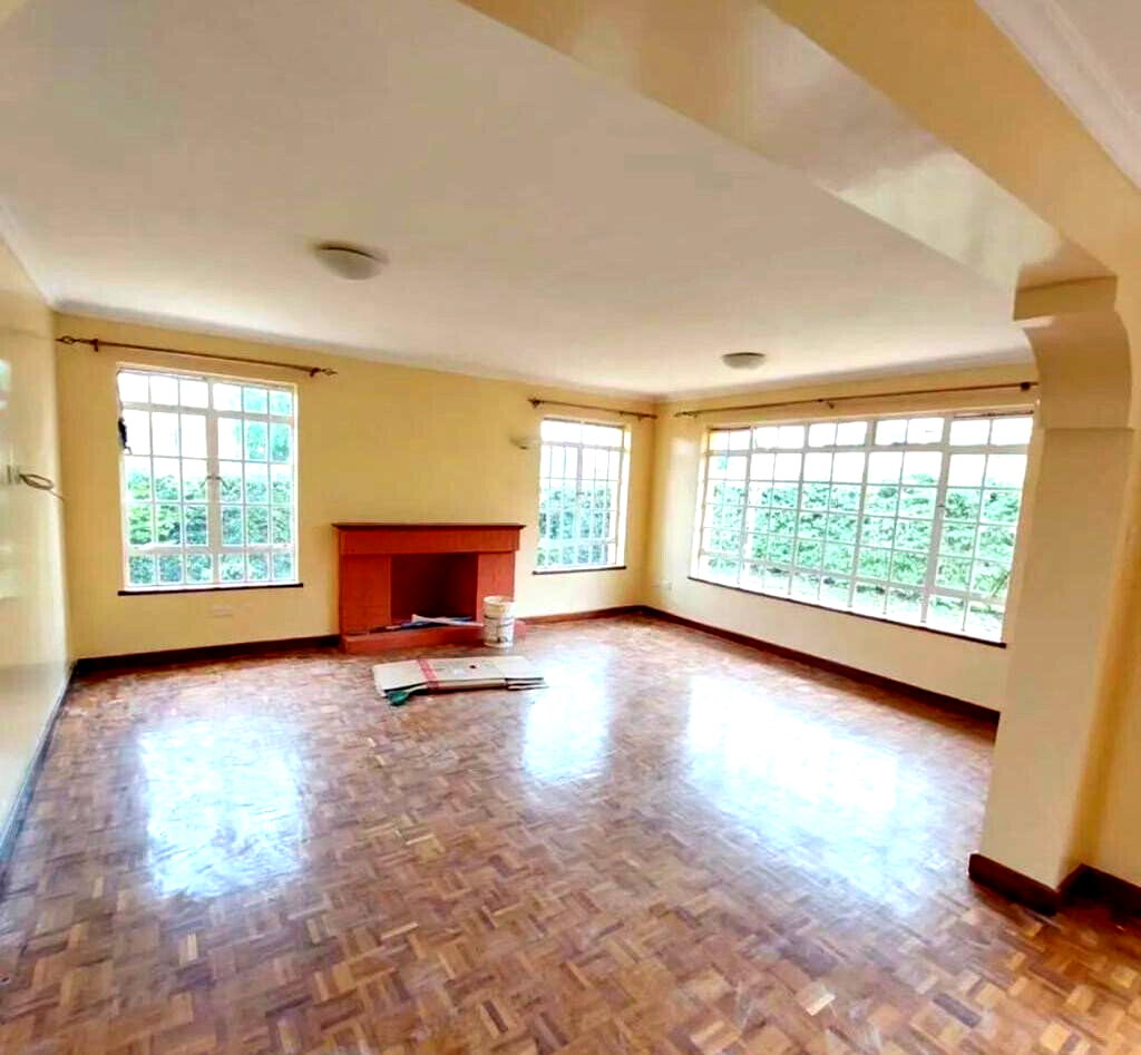 Corner 4BR Townhouse with Fireplace & DSQ - Runda