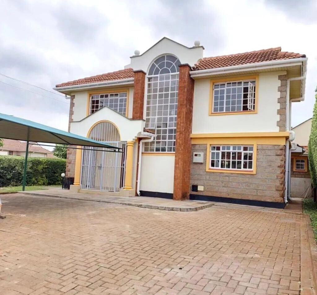 Corner 4BR Townhouse with Fireplace & DSQ - Runda