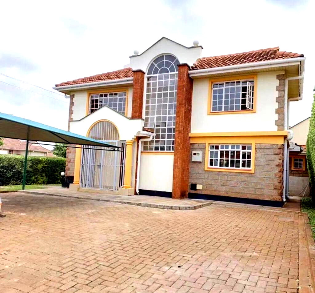 Corner 4BR Townhouse with Fireplace & DSQ - Runda