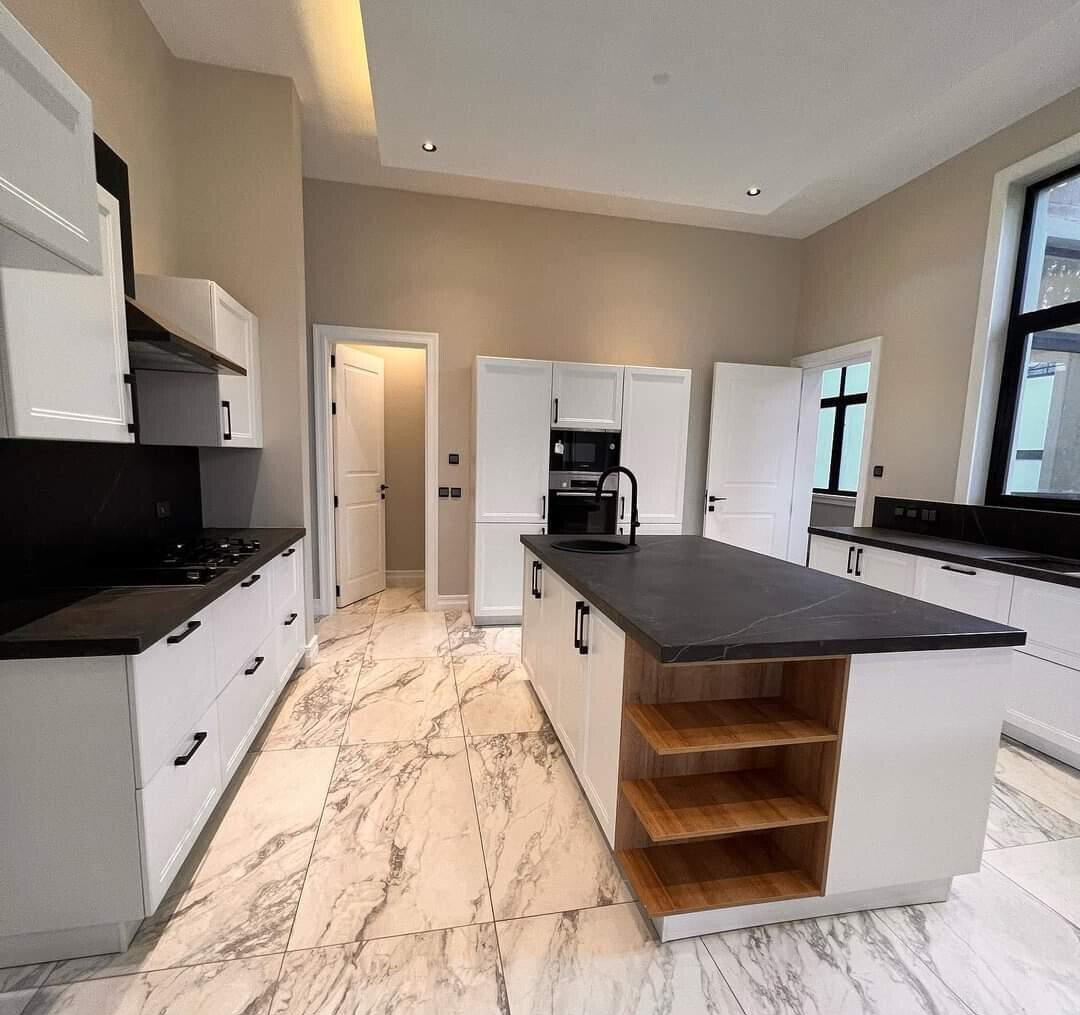 5-Ensuite Townhouse with Skylight Lobby & Rooftop Terrace - Loresho