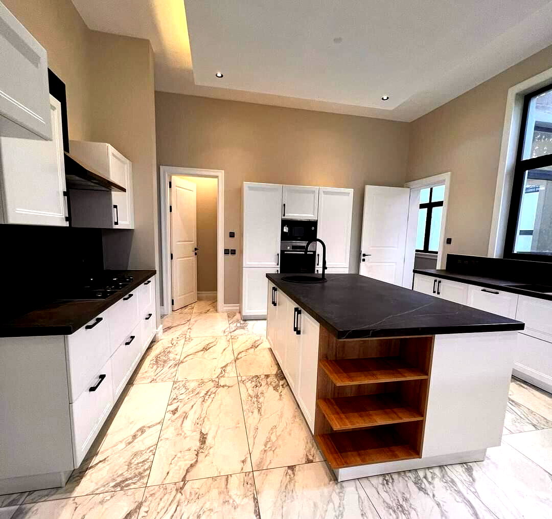 5-Ensuite Townhouse with Skylight Lobby & Rooftop Terrace - Loresho