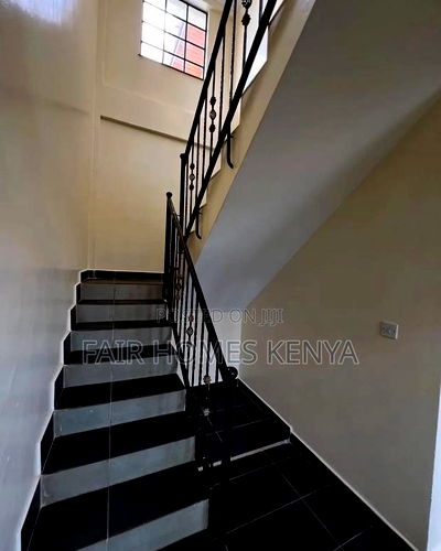3bdrm Townhouse / Terrace in Lavington Green for rent - Image 10