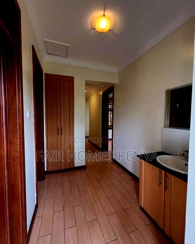 3bdrm Townhouse / Terrace in Lavington Green for rent - Image 12
