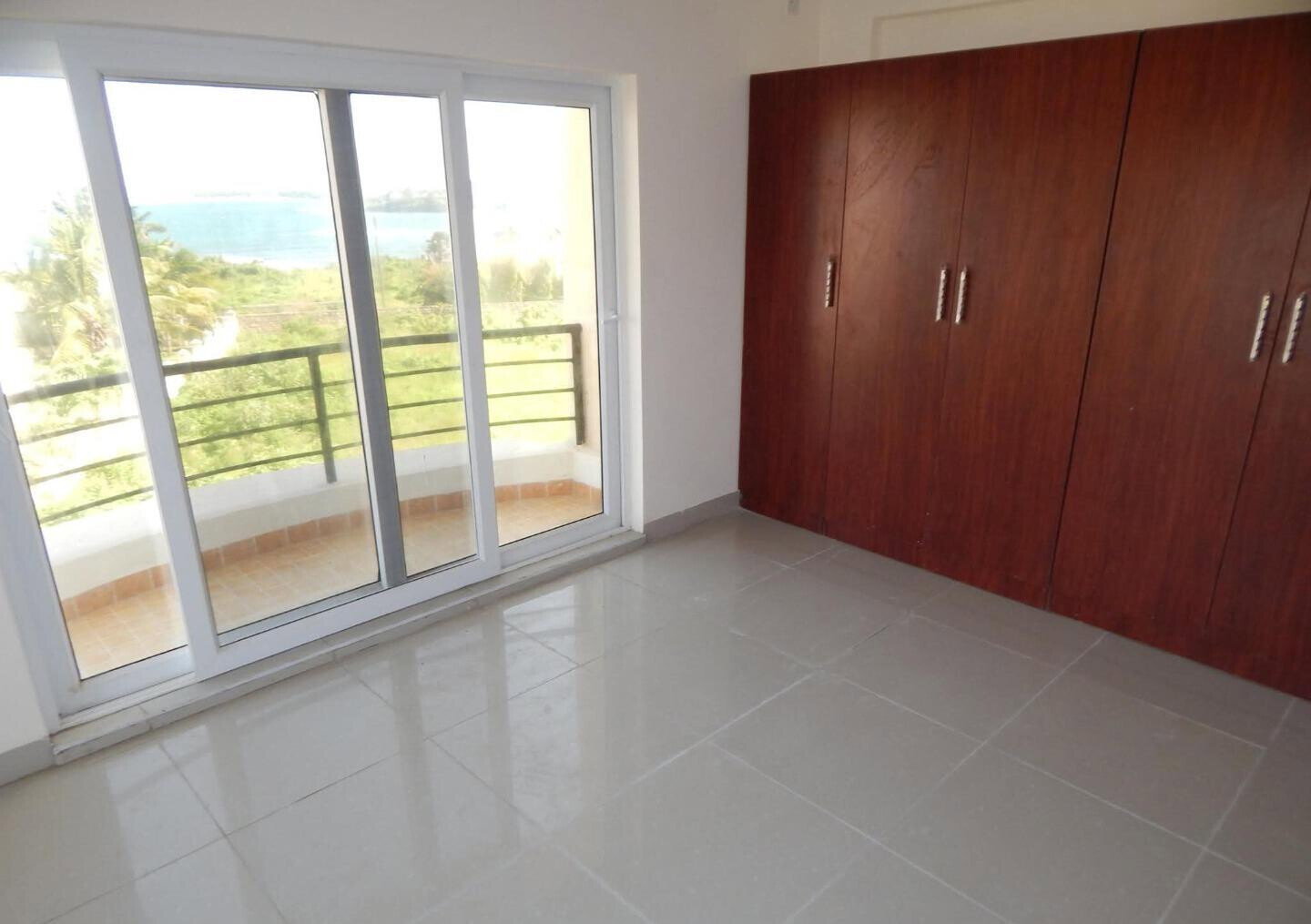 3BR Apartment with Pool & Generator Backup - Nyali