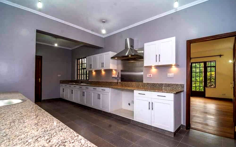 Rustic 5BR Home on 0.75-Acre Garden – Karen