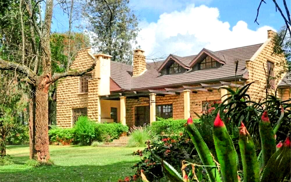 Rustic 5BR Home on 0.75-Acre Garden – Karen