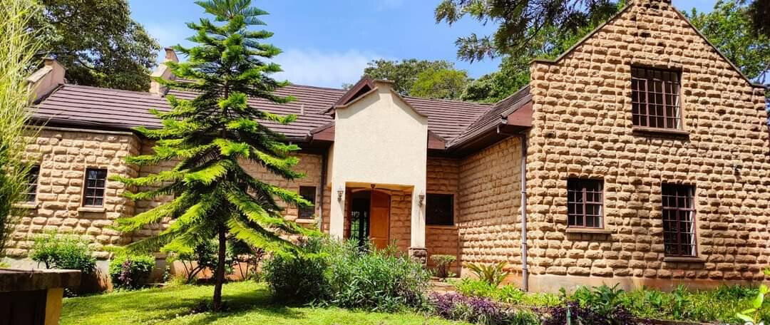 Rustic 5BR Home on 0.75-Acre Garden – Karen