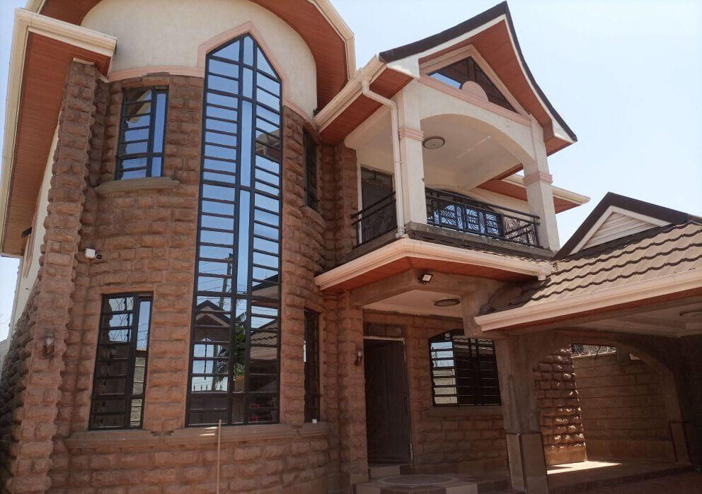 4BR All-Ensuite Townhouse with Modern Finishes - Membley