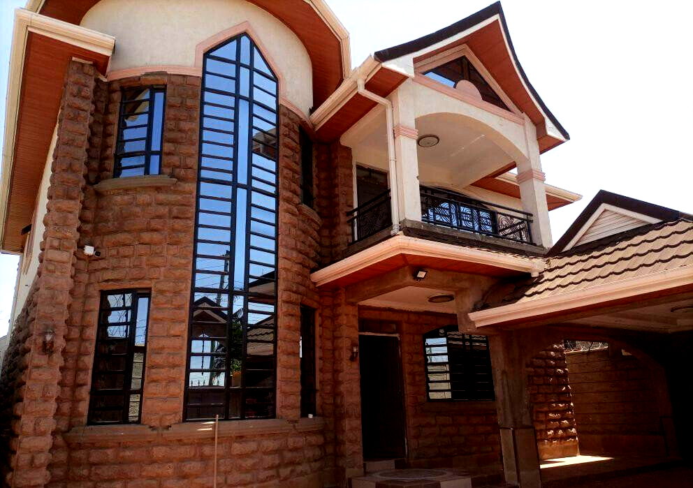 4BR All-Ensuite Townhouse with Modern Finishes - Membley