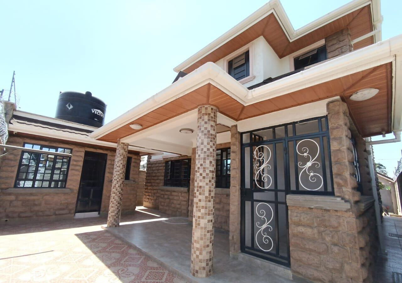 4BR All-Ensuite Townhouse with Modern Finishes - Membley
