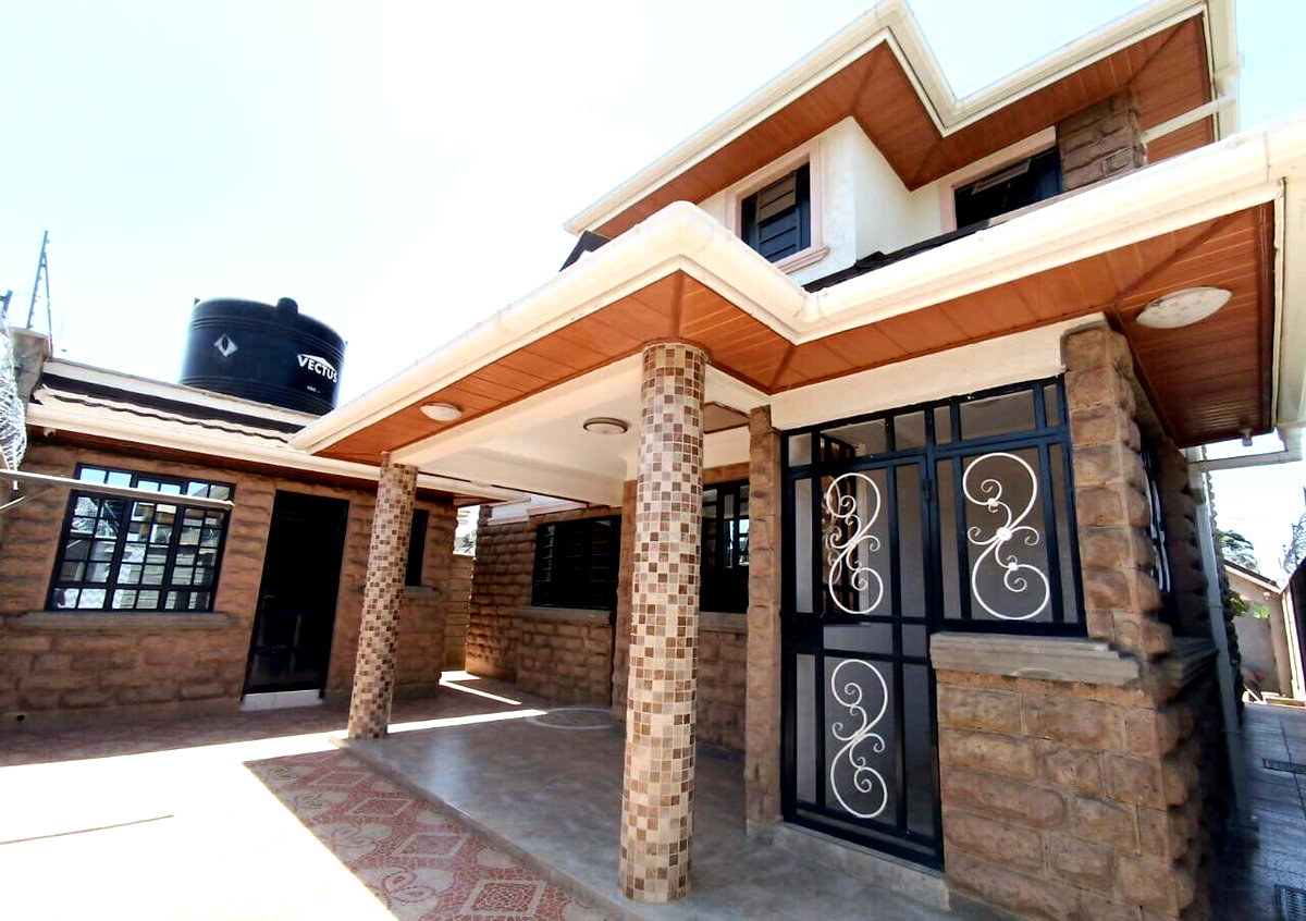 4BR All-Ensuite Townhouse with Modern Finishes - Membley