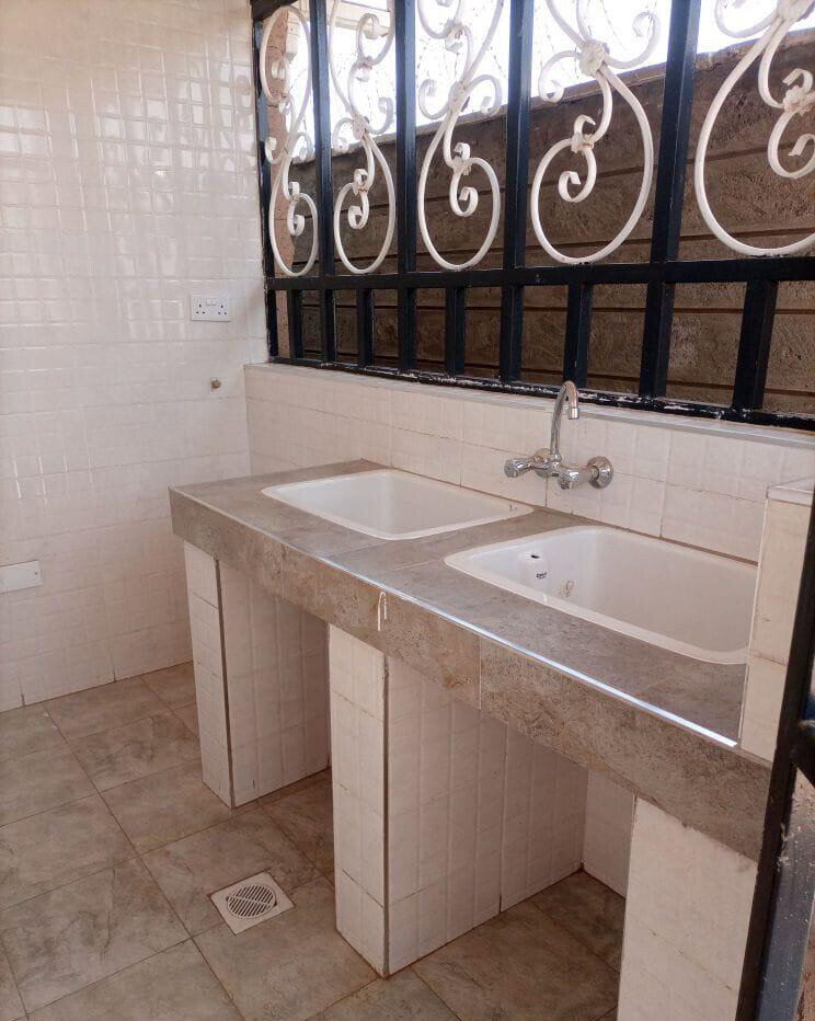 4BR All-Ensuite Townhouse with Modern Finishes - Membley
