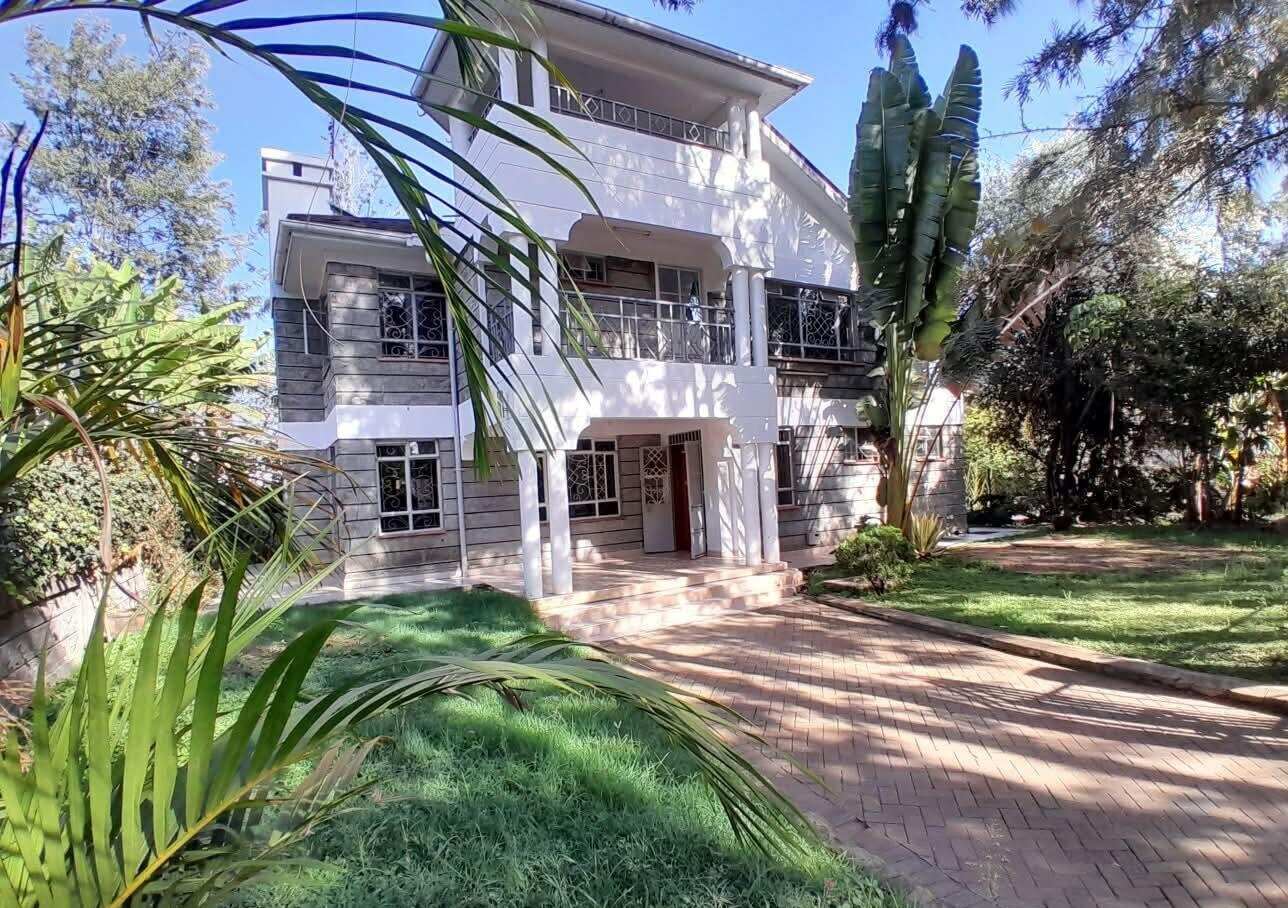 Quarter Acre 5BR Garden Home