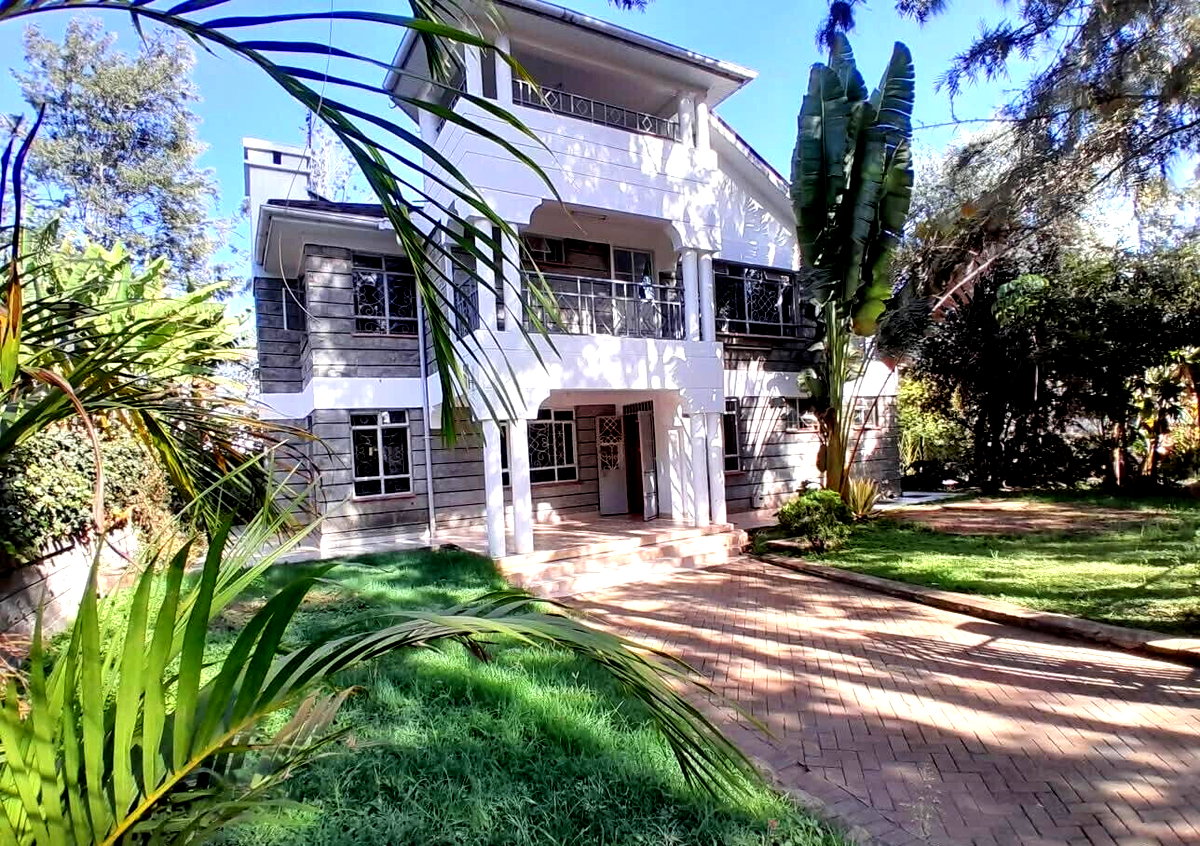 Quarter Acre 5BR Garden Home