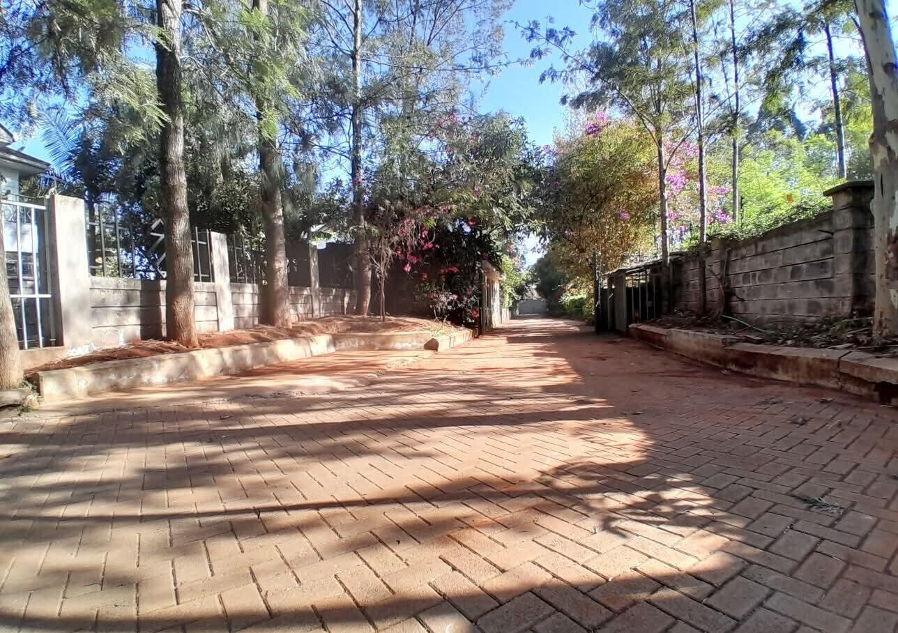 Quarter Acre 5BR Garden Home