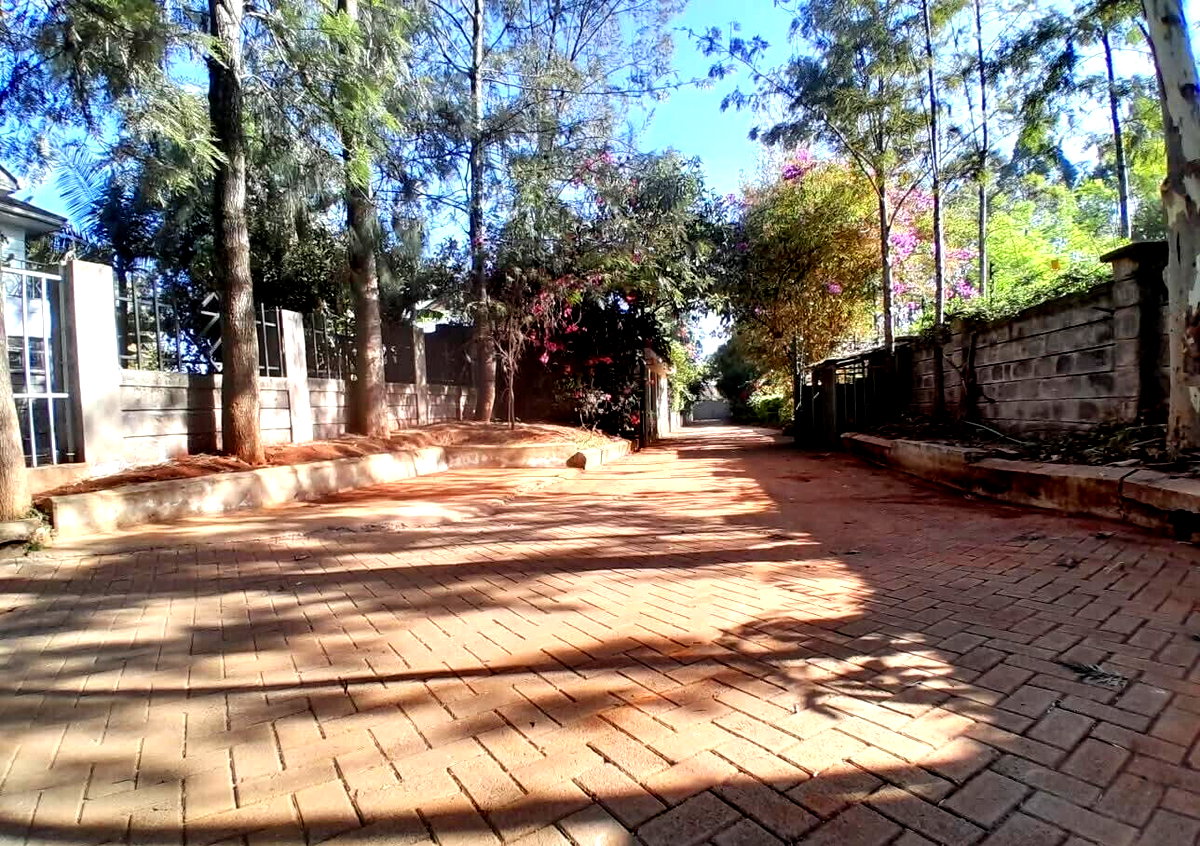 Quarter Acre 5BR Garden Home