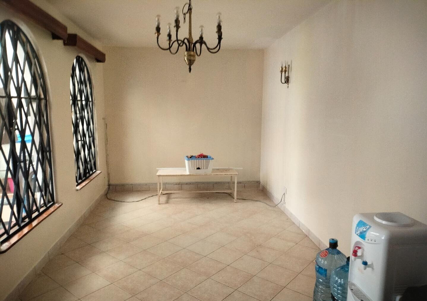 4-Ensuite Townhouse with Lake Views & Mature Garden - Nyari