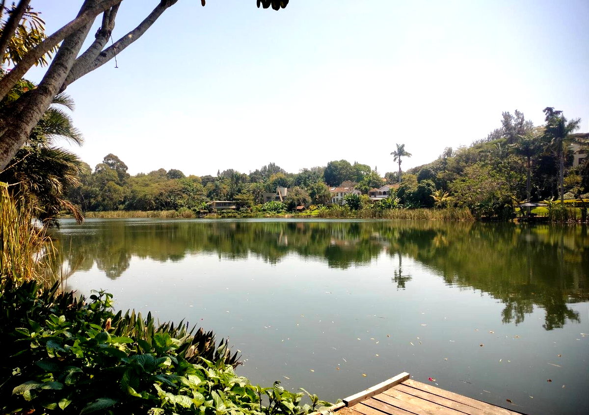 4-Ensuite Townhouse with Lake Views & Mature Garden - Nyari