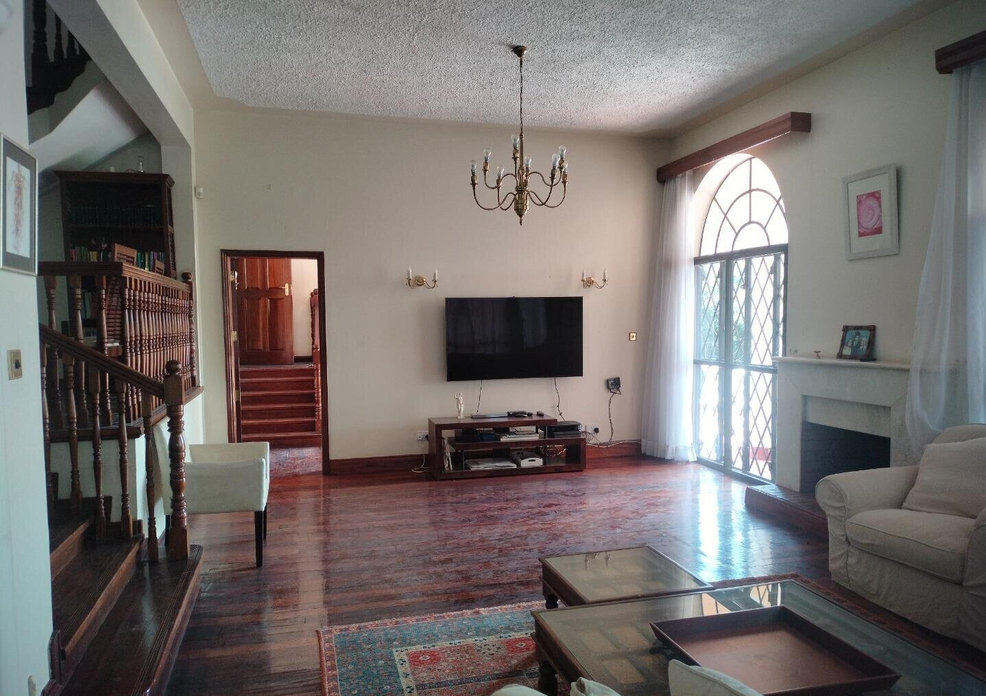 4-Ensuite Townhouse with Lake Views & Mature Garden - Nyari