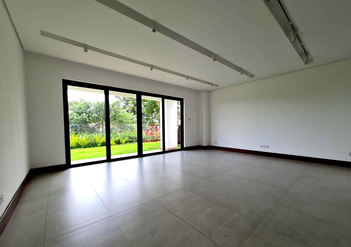Modern 5BR Townhome with Lift & Solar - Kitisuru