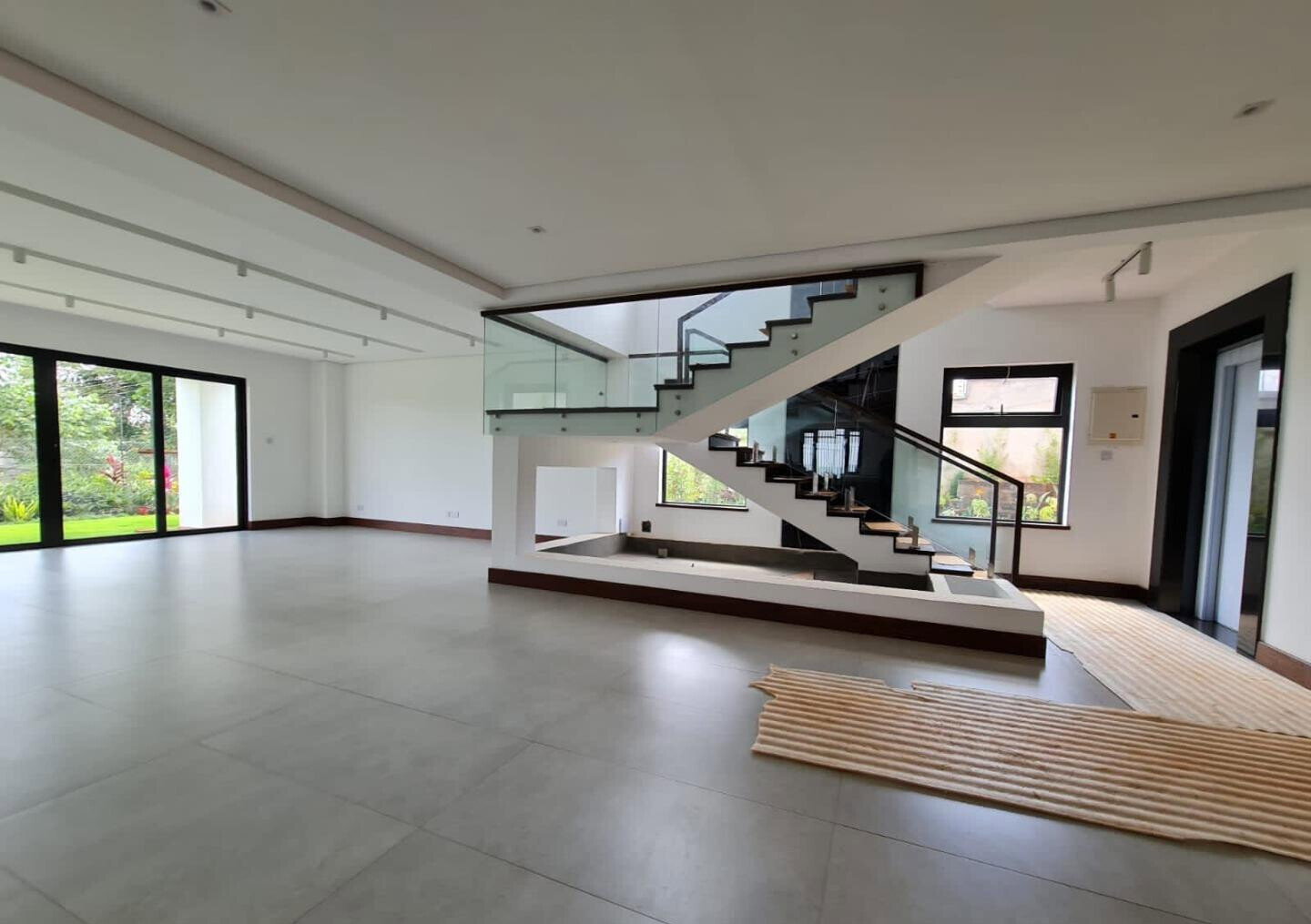 Modern 5BR Townhome with Lift & Solar - Kitisuru