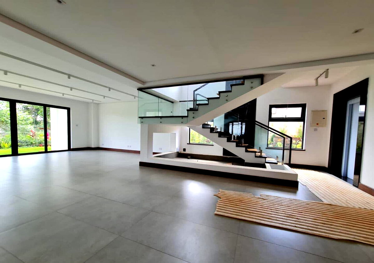 Modern 5BR Townhome with Lift & Solar - Kitisuru