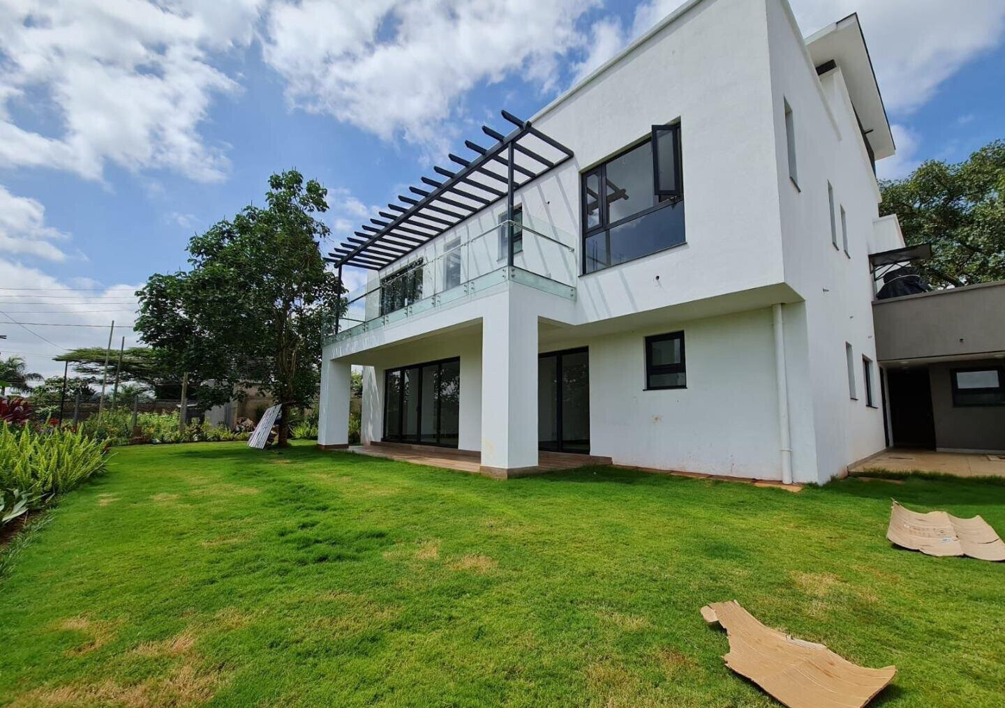 Modern 5BR Townhome with Lift & Solar - Kitisuru