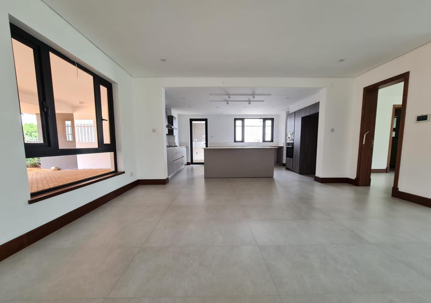 Modern 5BR Townhome with Lift & Solar - Kitisuru