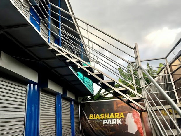 Ready Made Shopping Arcade