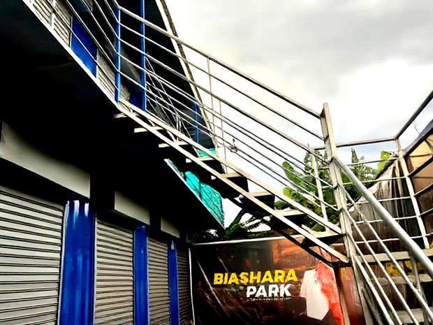Ready Made Shopping Arcade