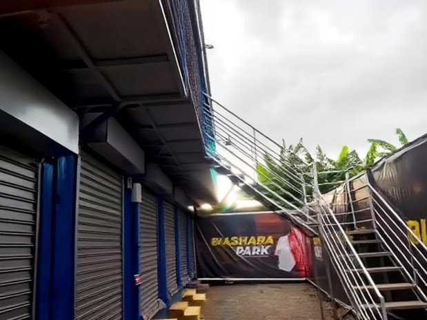 Ready Made Shopping Arcade
