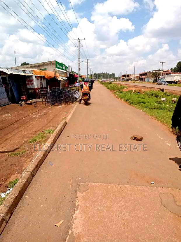 1/8 Plot Junction Kimumu Touching Tarmac