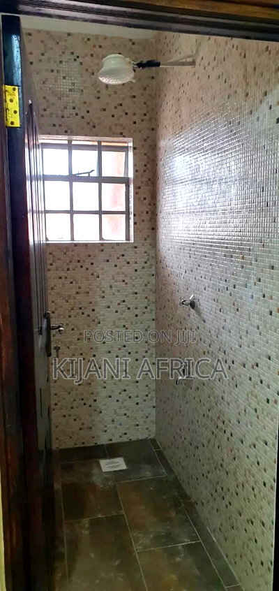 3bdrm Bungalow in Kamulu for rent - Image 12