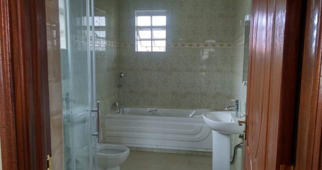 4BR All-Ensuite Townhouse with Office & DSQ - Runda Evergreen