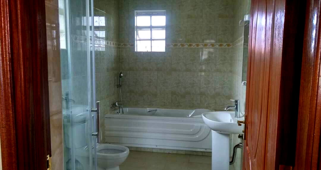 4BR All-Ensuite Townhouse with Office & DSQ - Runda Evergreen