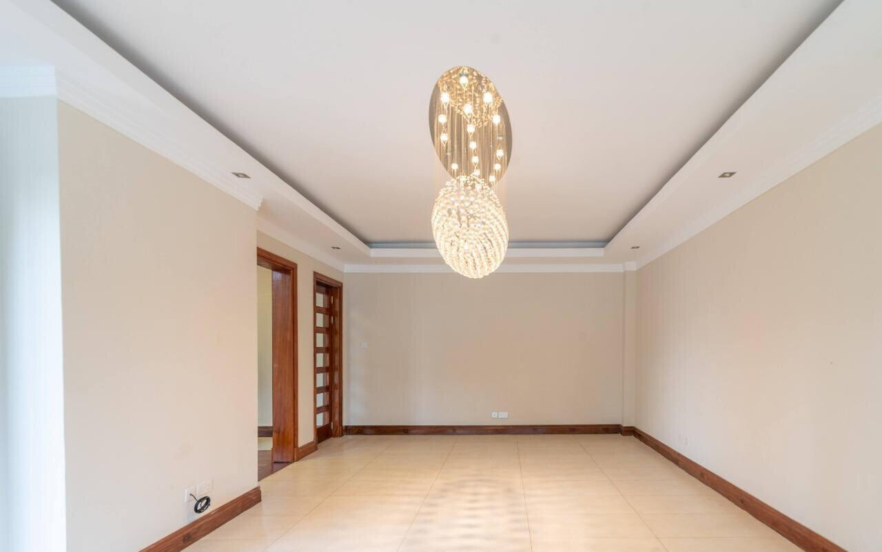 5-Ensuite Townhouse with Jacuzzi & Clubhouse – Karen