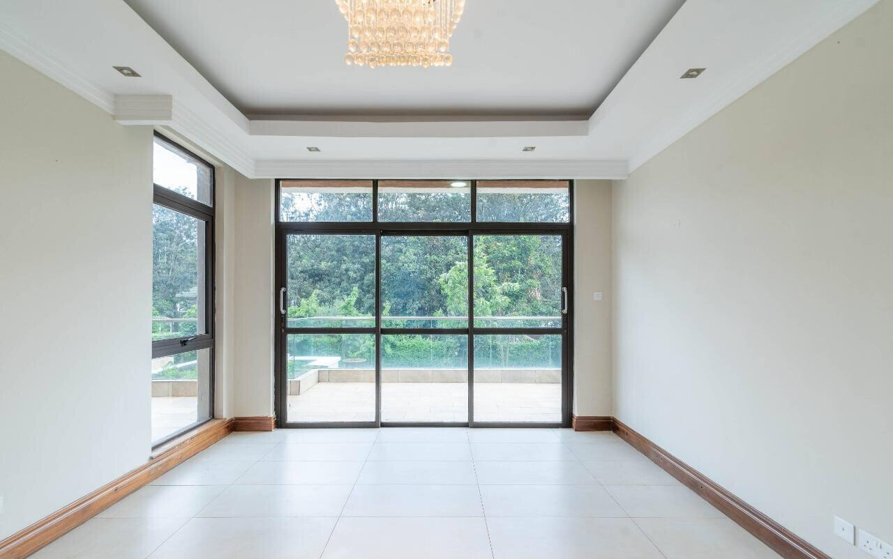 5-Ensuite Townhouse with Jacuzzi & Clubhouse – Karen