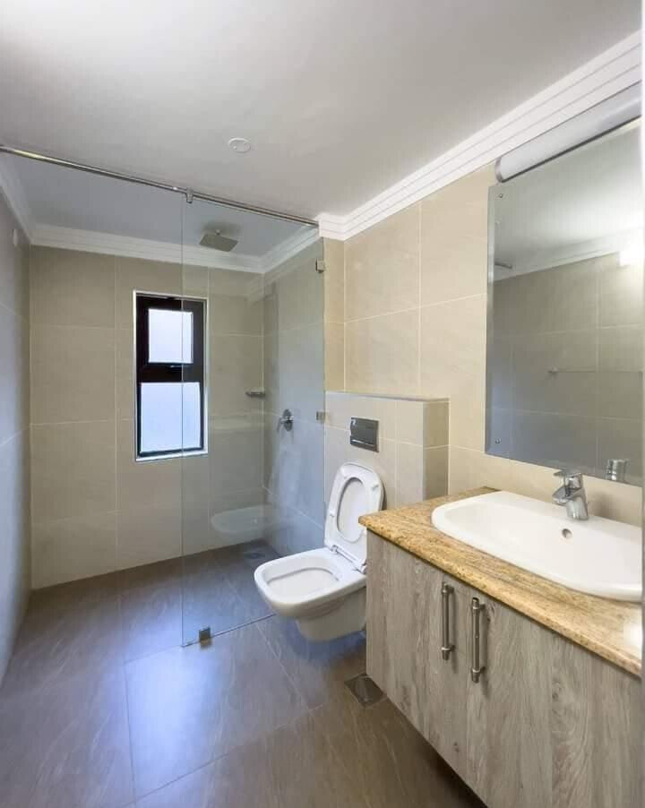 5-Ensuite Townhouse with Jacuzzi & Clubhouse – Karen