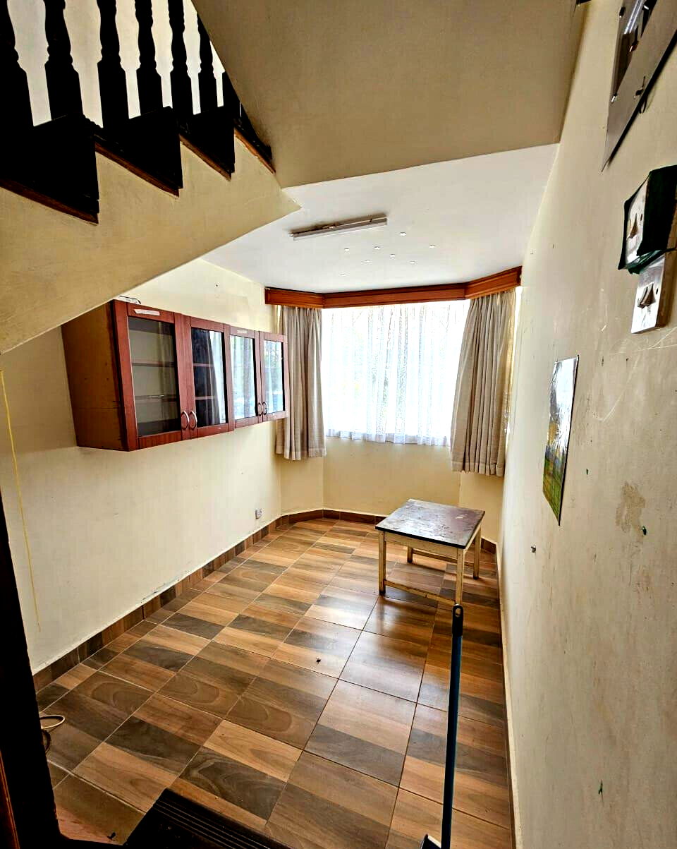 4-Ensuite Townhouse with Home Office & TV Room - Westlands