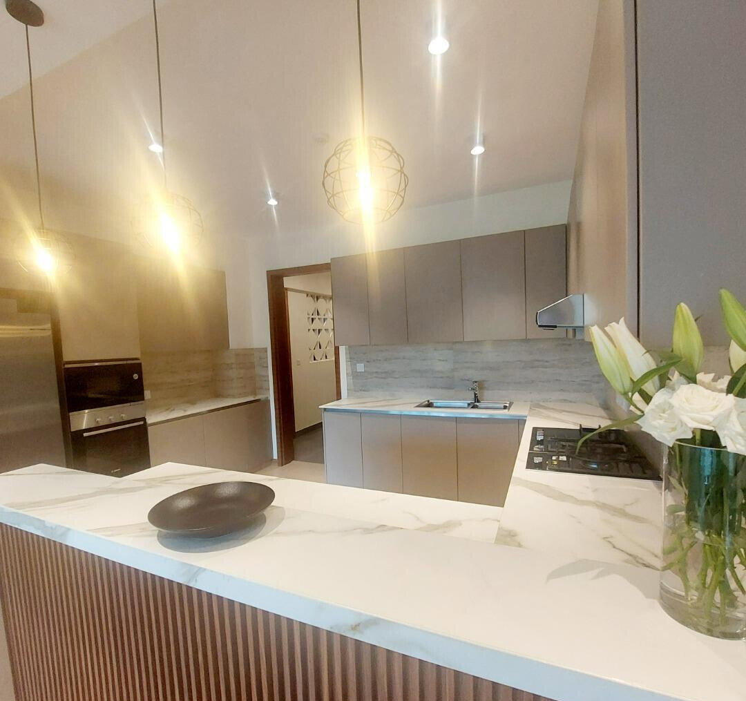 3BR with DSQ & Heated Infinity Pool - Riverside Drive