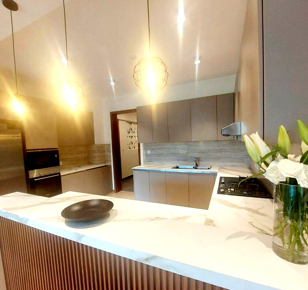 3BR with DSQ & Heated Infinity Pool - Riverside Drive