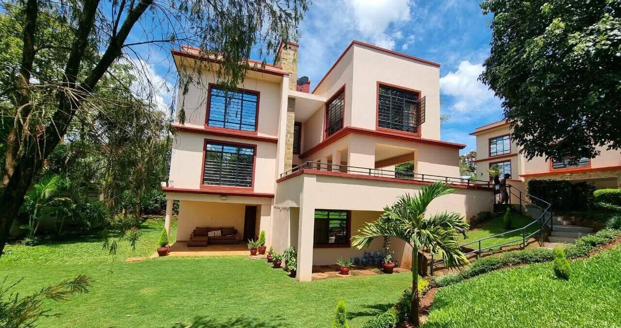 4BR All-Ensuite Townhouse with DSQ & Garden - Runda Paradise