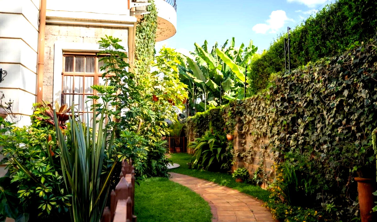 5-Ensuite Townhouse with Private Garden - Lavington