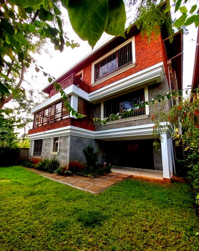 1.1 Acre Townhouse in Spring Valley
