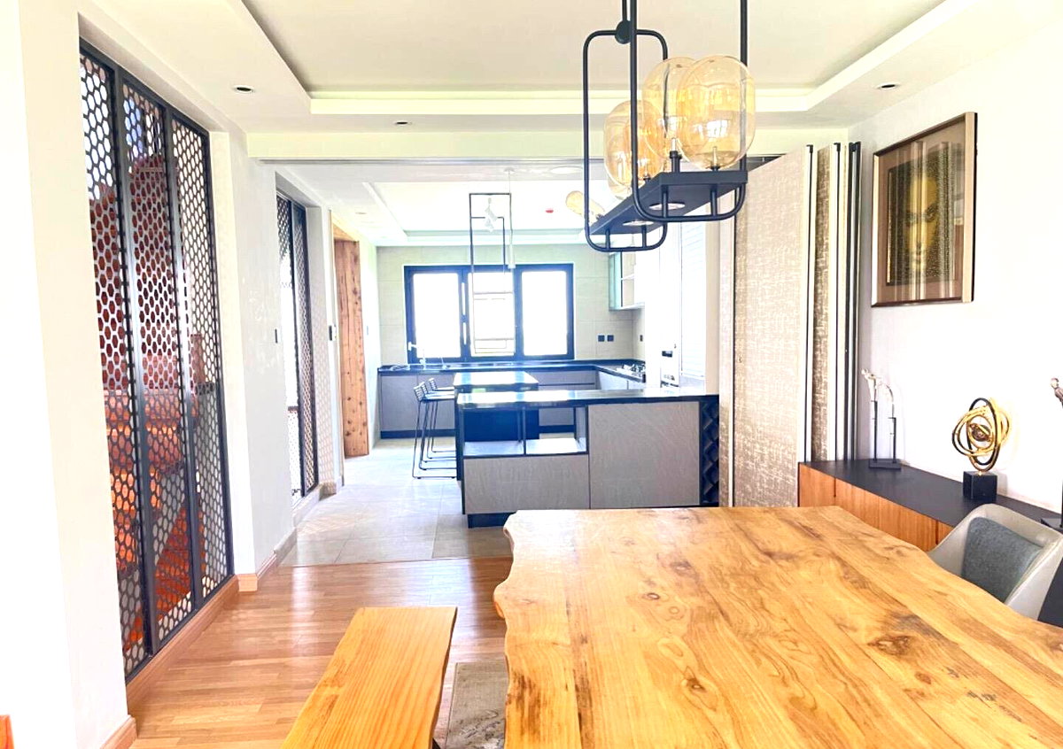Contemporary 4-Ensuite Villa with Cinema & Gym - Lavington