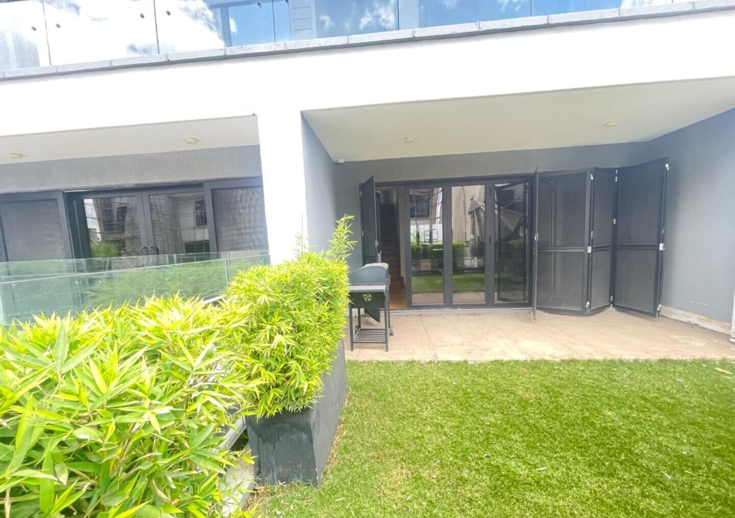 Contemporary 4-Ensuite Villa with Cinema & Gym - Lavington