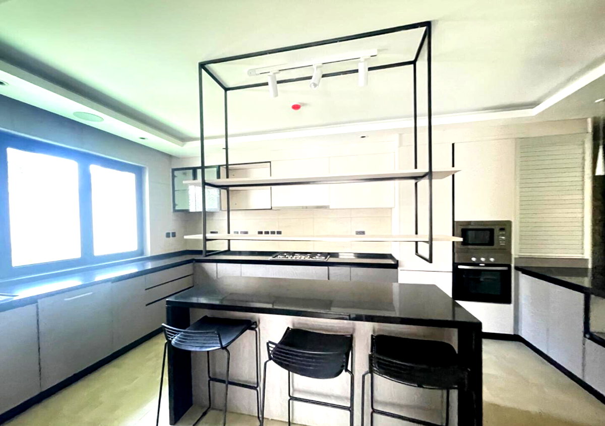 Contemporary 4-Ensuite Villa with Cinema & Gym - Lavington