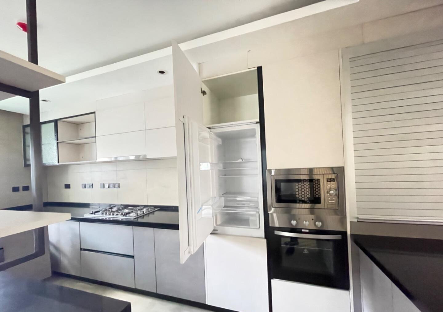 Contemporary 4-Ensuite Villa with Cinema & Gym - Lavington