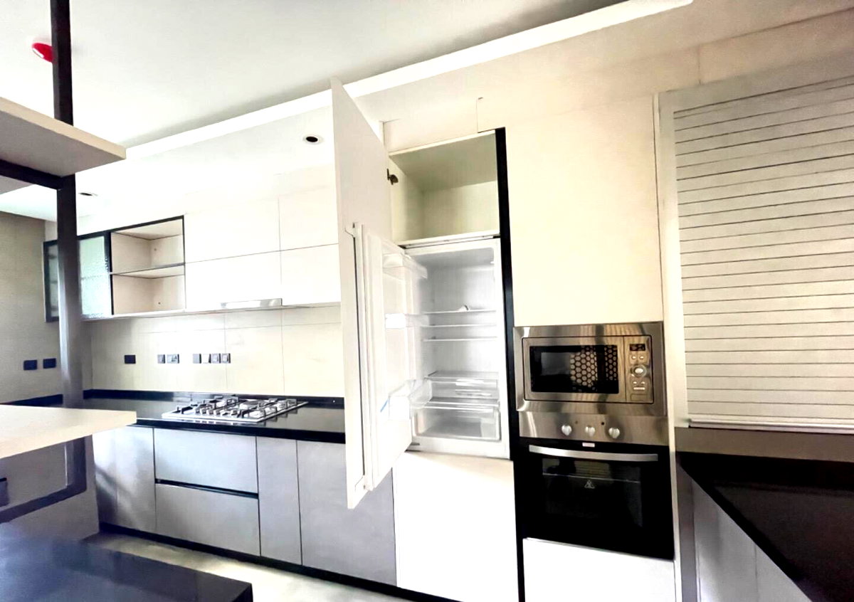 Contemporary 4-Ensuite Villa with Cinema & Gym - Lavington